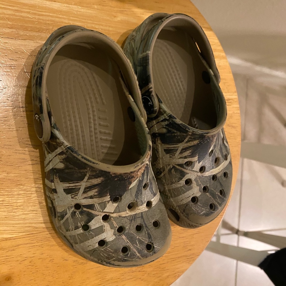 Boys camo crocs
